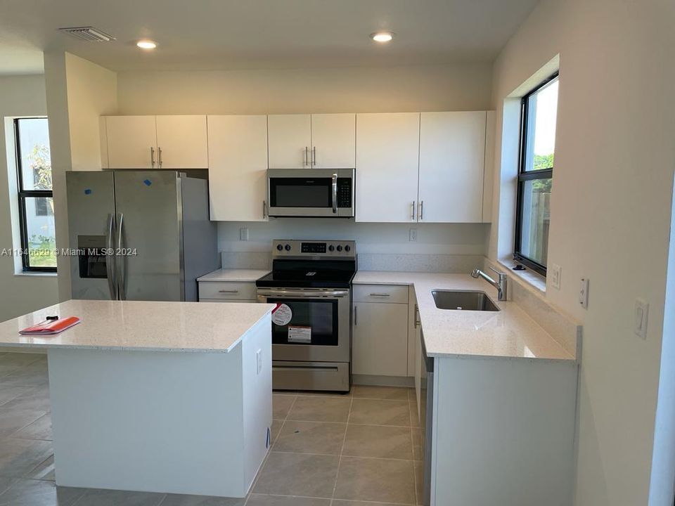 Active With Contract: $2,800 (3 beds, 3 baths, 1334 Square Feet)