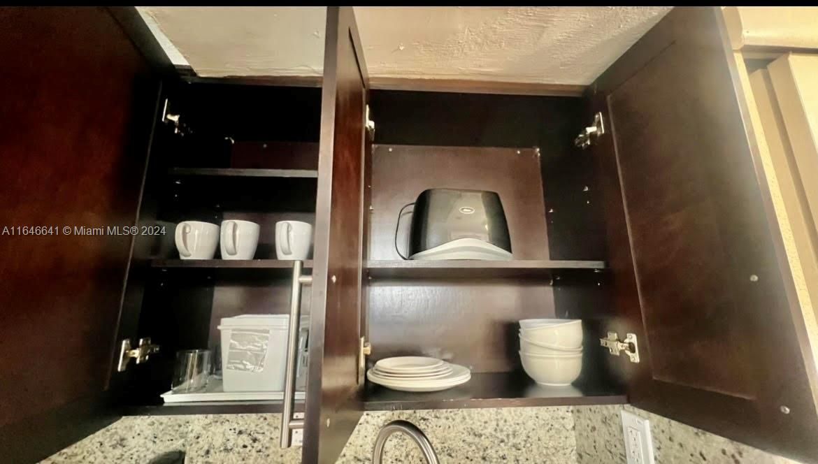 En Venta: $196,000 (0 camas, 1 baños, 360 Pies cuadrados)