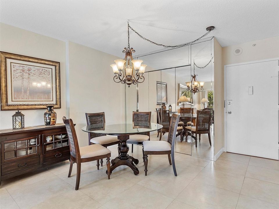 Recently Rented: $1,775 (1 beds, 1 baths, 720 Square Feet)