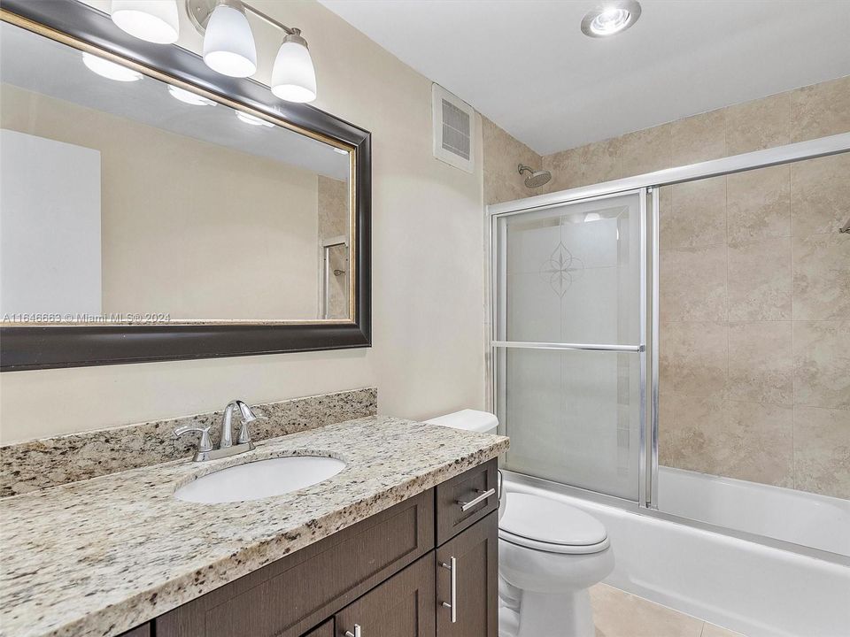 Recently Rented: $1,775 (1 beds, 1 baths, 720 Square Feet)