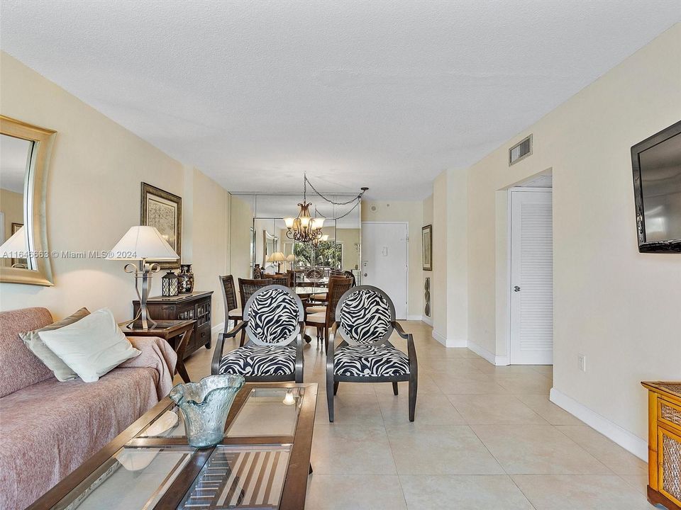 Recently Rented: $1,775 (1 beds, 1 baths, 720 Square Feet)