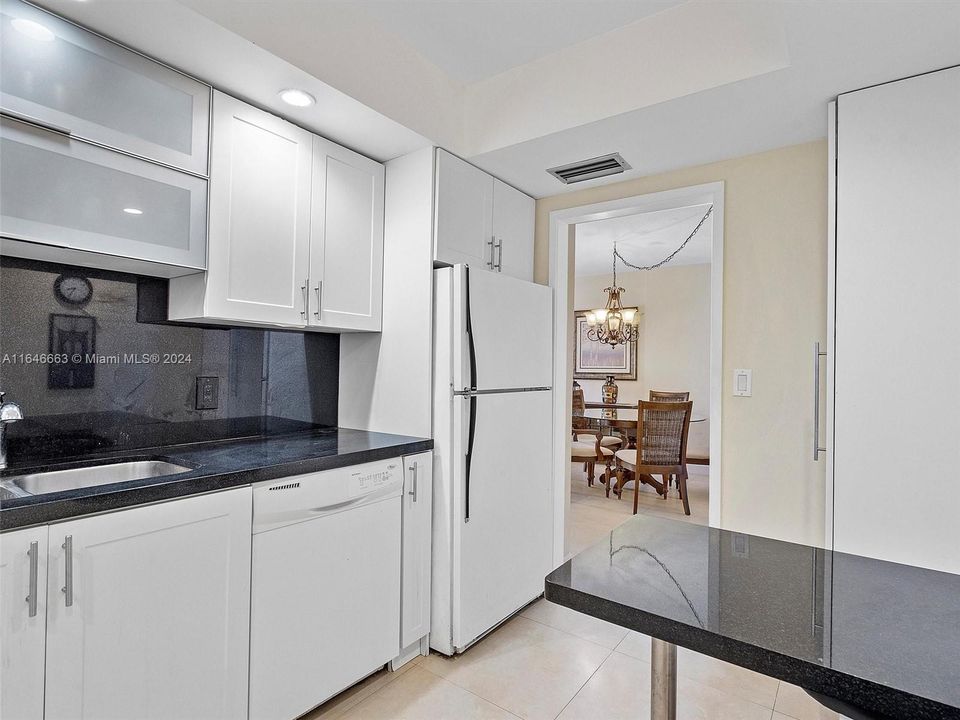 Recently Rented: $1,775 (1 beds, 1 baths, 720 Square Feet)