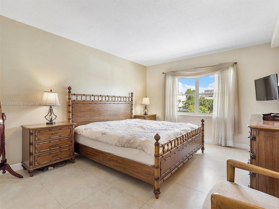 Recently Rented: $1,775 (1 beds, 1 baths, 720 Square Feet)