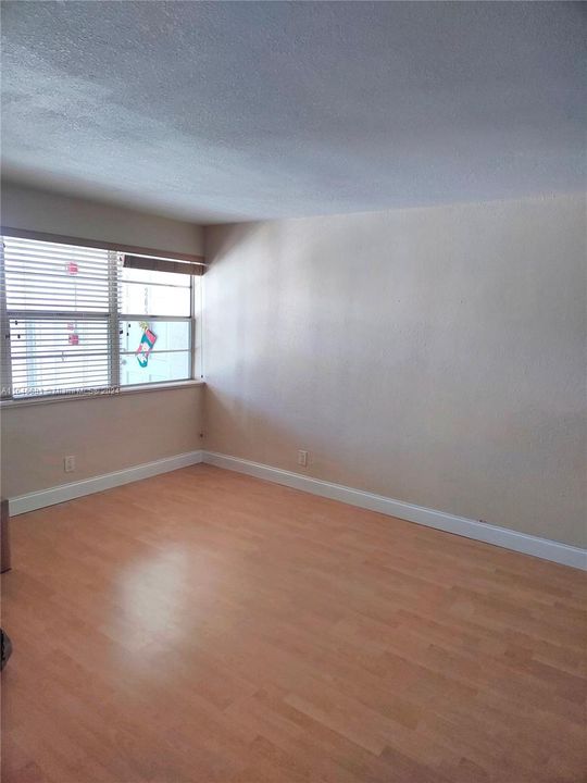 For Rent: $1,685 (1 beds, 1 baths, 700 Square Feet)