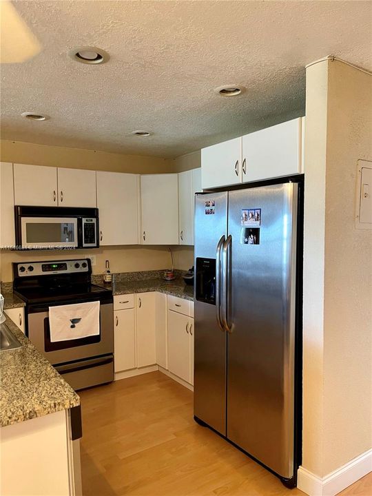 For Rent: $1,725 (1 beds, 1 baths, 700 Square Feet)