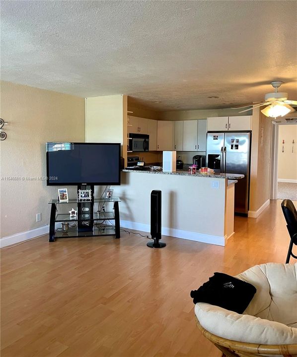 For Rent: $1,685 (1 beds, 1 baths, 700 Square Feet)