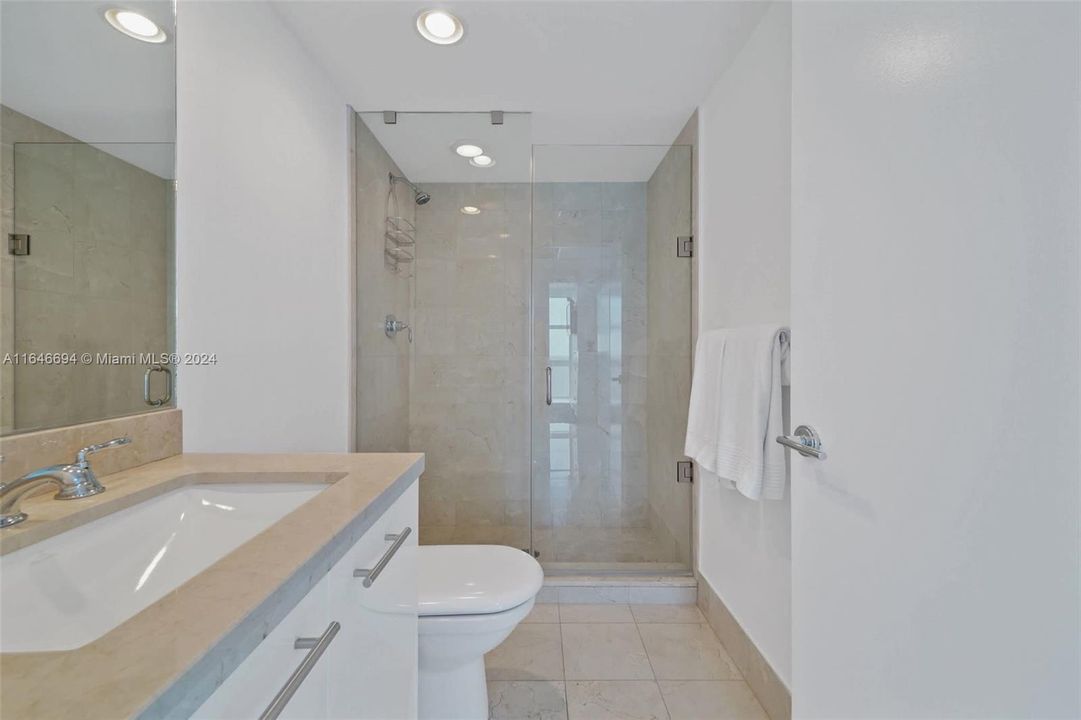 Active With Contract: $11,500 (2 beds, 2 baths, 1117 Square Feet)