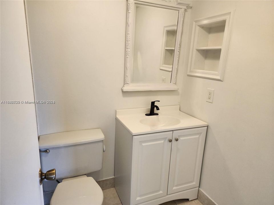 For Rent: $1,650 (1 beds, 1 baths, 720 Square Feet)