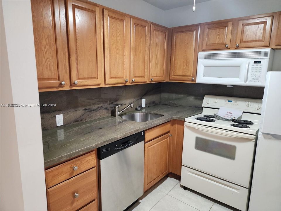 For Rent: $1,650 (1 beds, 1 baths, 720 Square Feet)