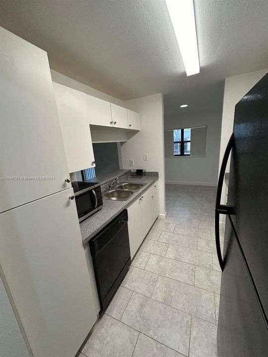 Active With Contract: $1,699 (1 beds, 1 baths, 630 Square Feet)