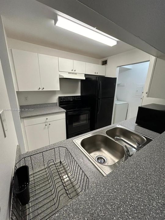 Active With Contract: $1,699 (1 beds, 1 baths, 630 Square Feet)