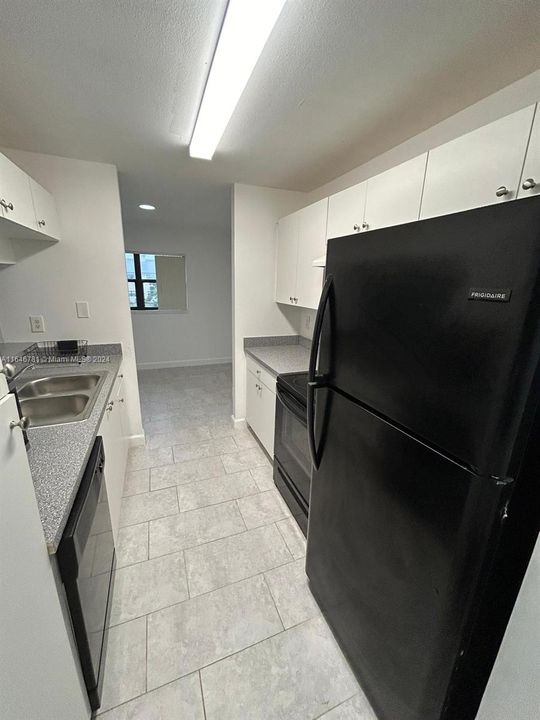 Active With Contract: $1,699 (1 beds, 1 baths, 630 Square Feet)