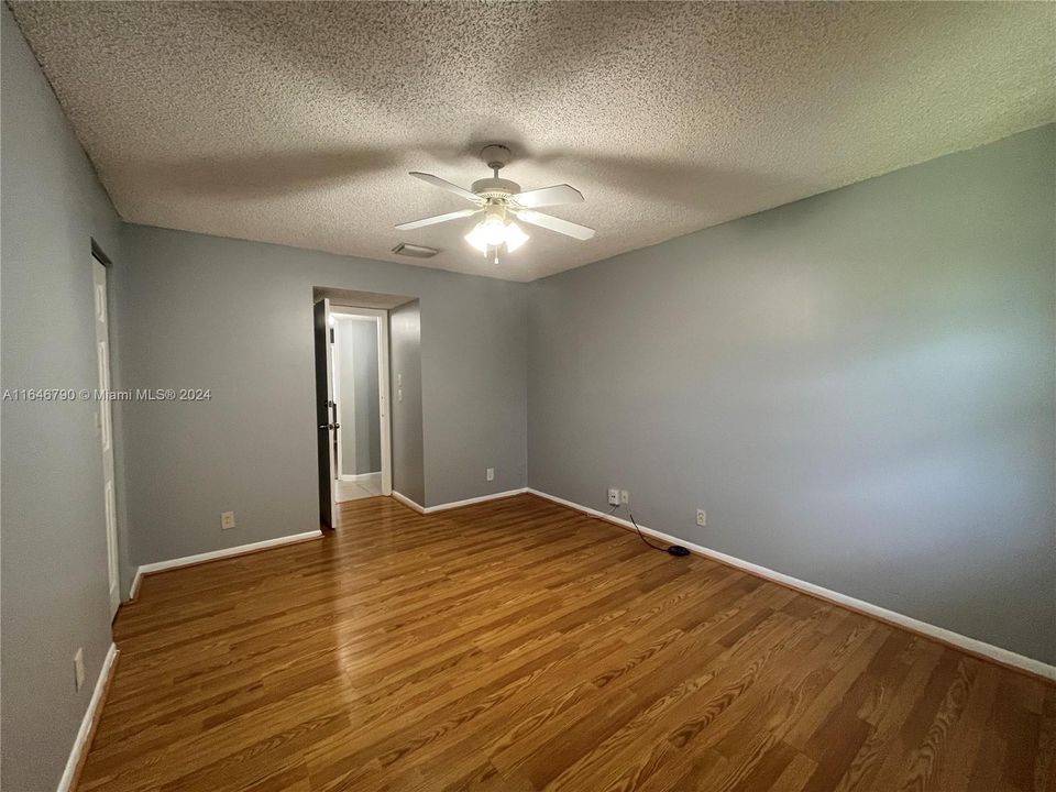 For Rent: $2,350 (3 beds, 2 baths, 1079 Square Feet)