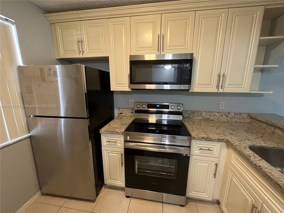 For Rent: $2,350 (3 beds, 2 baths, 1079 Square Feet)