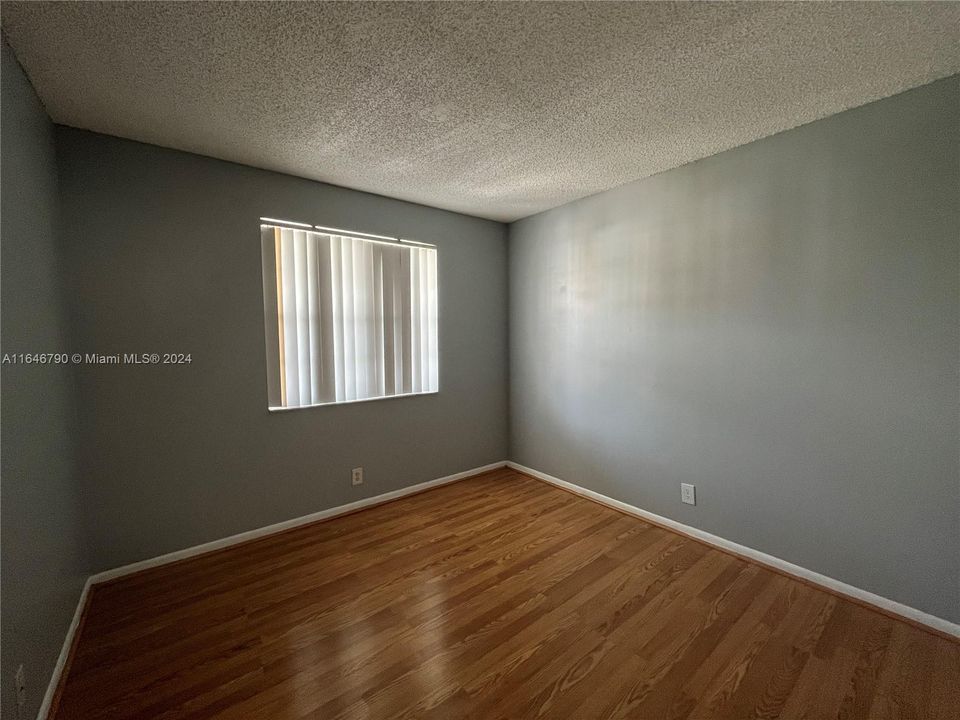 For Rent: $2,350 (3 beds, 2 baths, 1079 Square Feet)