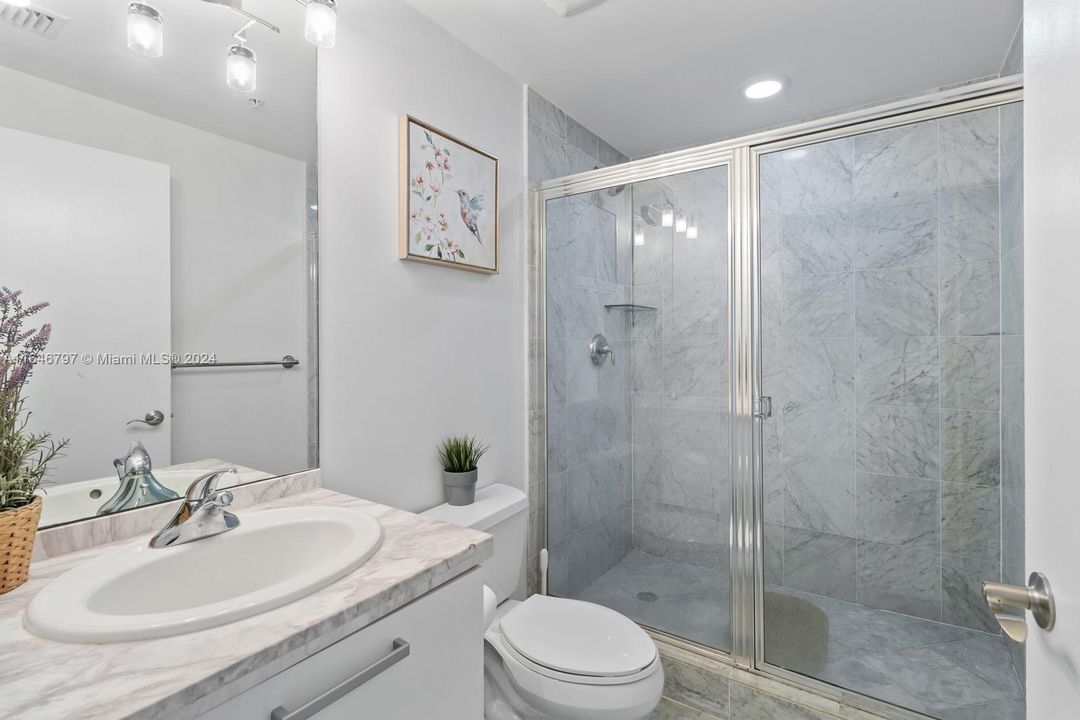 For Sale: $469,000 (2 beds, 2 baths, 1140 Square Feet)