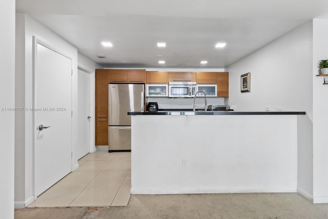 For Sale: $469,000 (2 beds, 2 baths, 1140 Square Feet)