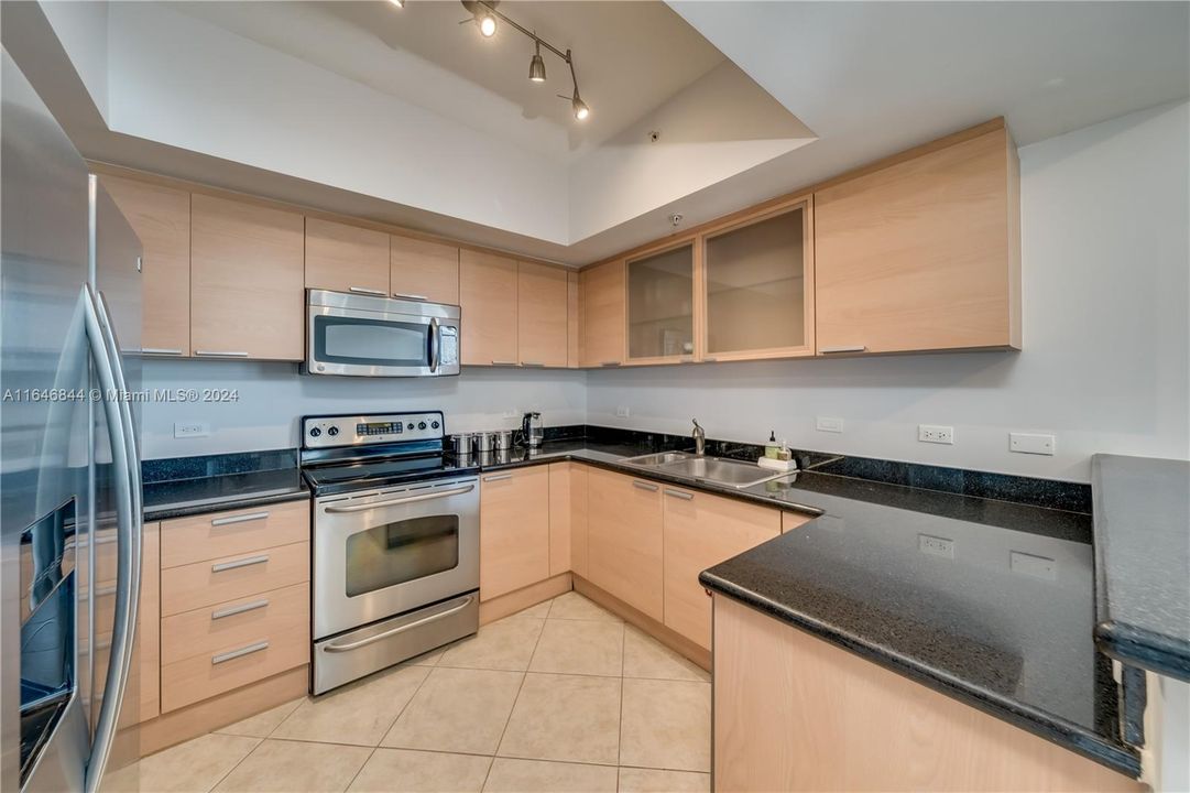 For Sale: $340,000 (2 beds, 1 baths, 1115 Square Feet)