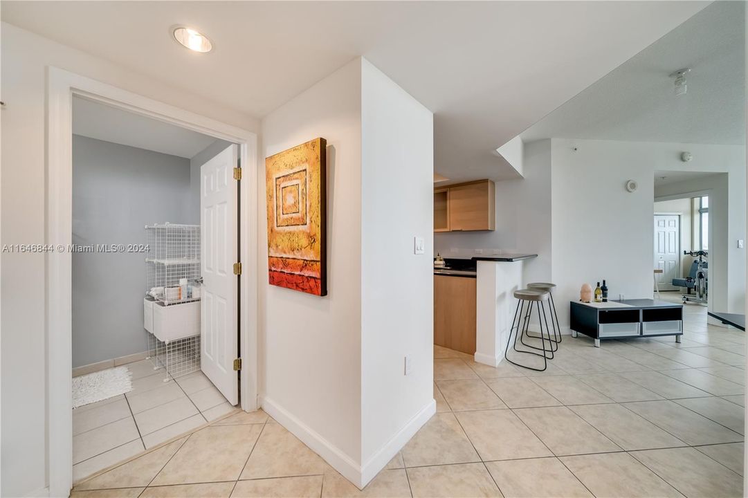 For Sale: $340,000 (2 beds, 1 baths, 1115 Square Feet)