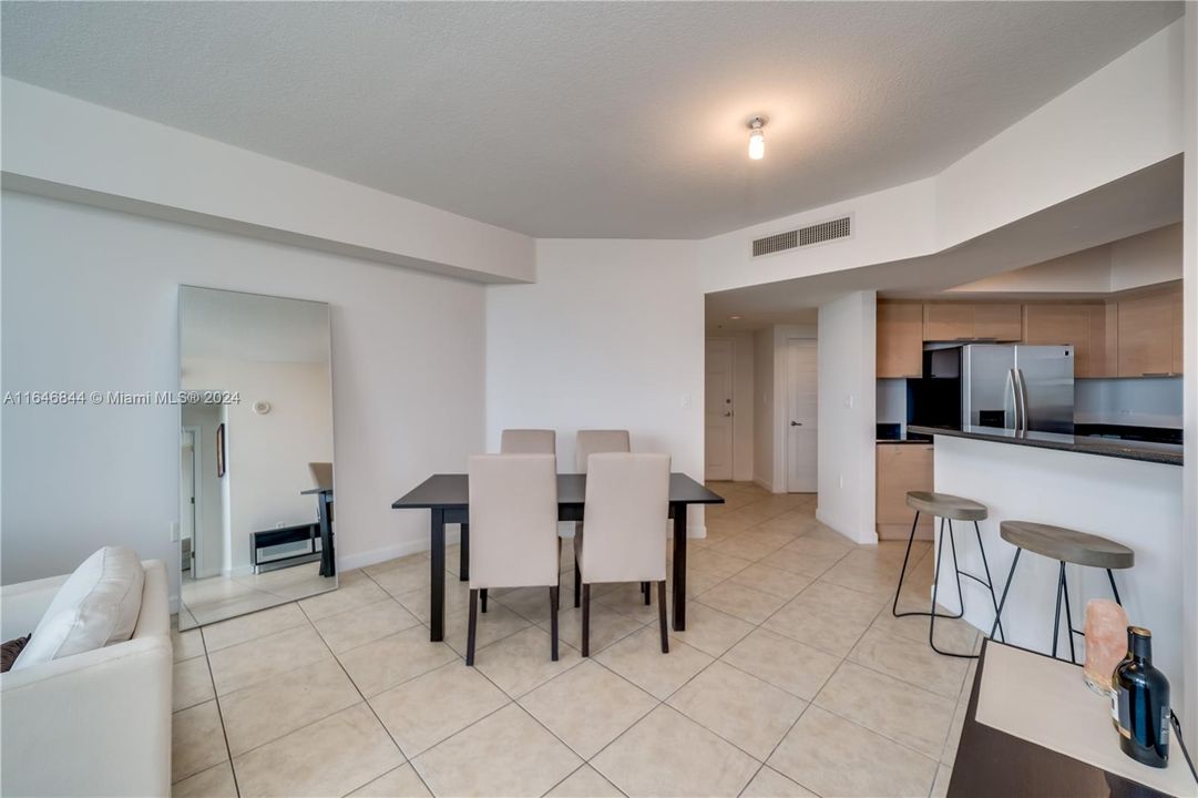 For Sale: $340,000 (2 beds, 1 baths, 1115 Square Feet)