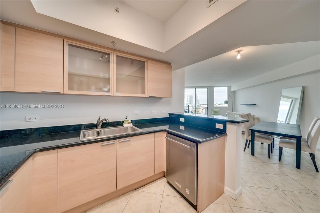 For Sale: $340,000 (2 beds, 1 baths, 1115 Square Feet)