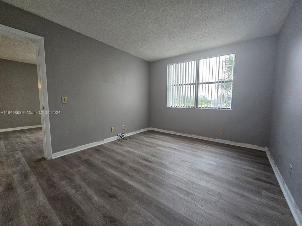 For Sale: $185,000 (2 beds, 2 baths, 728 Square Feet)