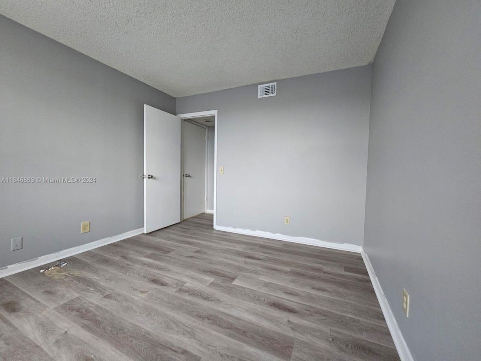 For Sale: $185,000 (2 beds, 2 baths, 728 Square Feet)