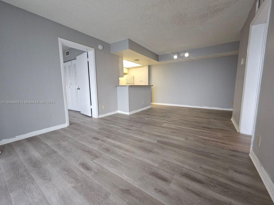 For Sale: $185,000 (2 beds, 2 baths, 728 Square Feet)