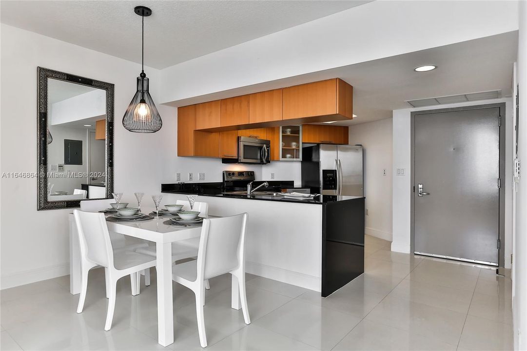 Recently Rented: $3,900 (2 beds, 2 baths, 1048 Square Feet)