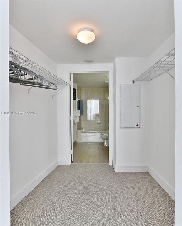 Recently Rented: $3,900 (2 beds, 2 baths, 1048 Square Feet)