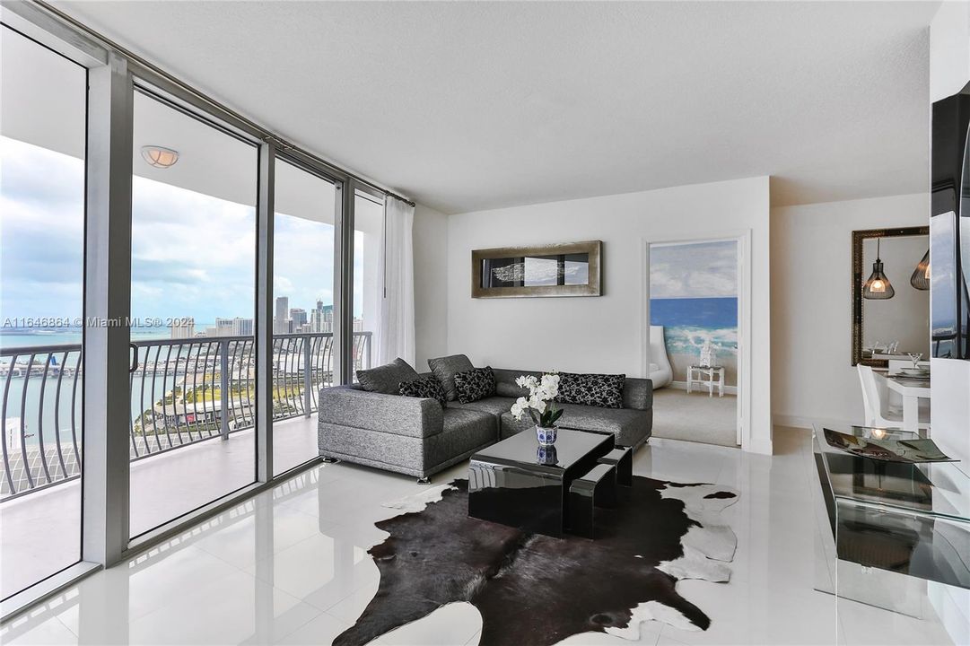 Recently Rented: $3,900 (2 beds, 2 baths, 1048 Square Feet)