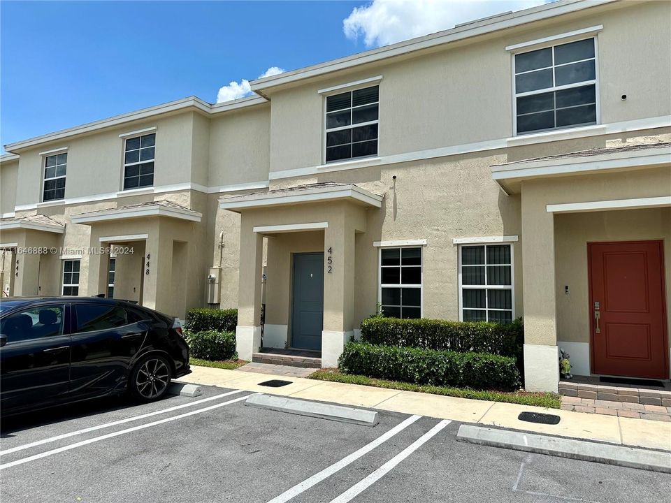 Active With Contract: $2,350 (2 beds, 2 baths, 1208 Square Feet)