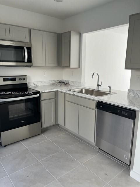 Active With Contract: $2,350 (2 beds, 2 baths, 1208 Square Feet)