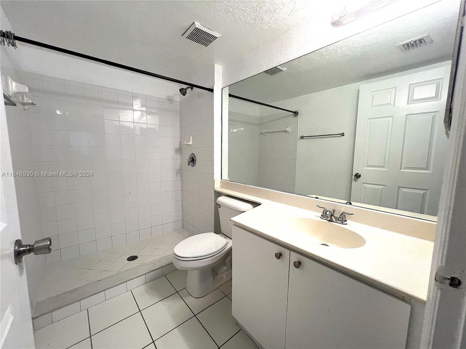 For Rent: $2,100 (2 beds, 2 baths, 895 Square Feet)