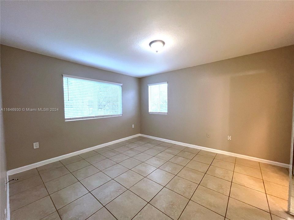 For Rent: $2,100 (2 beds, 2 baths, 895 Square Feet)