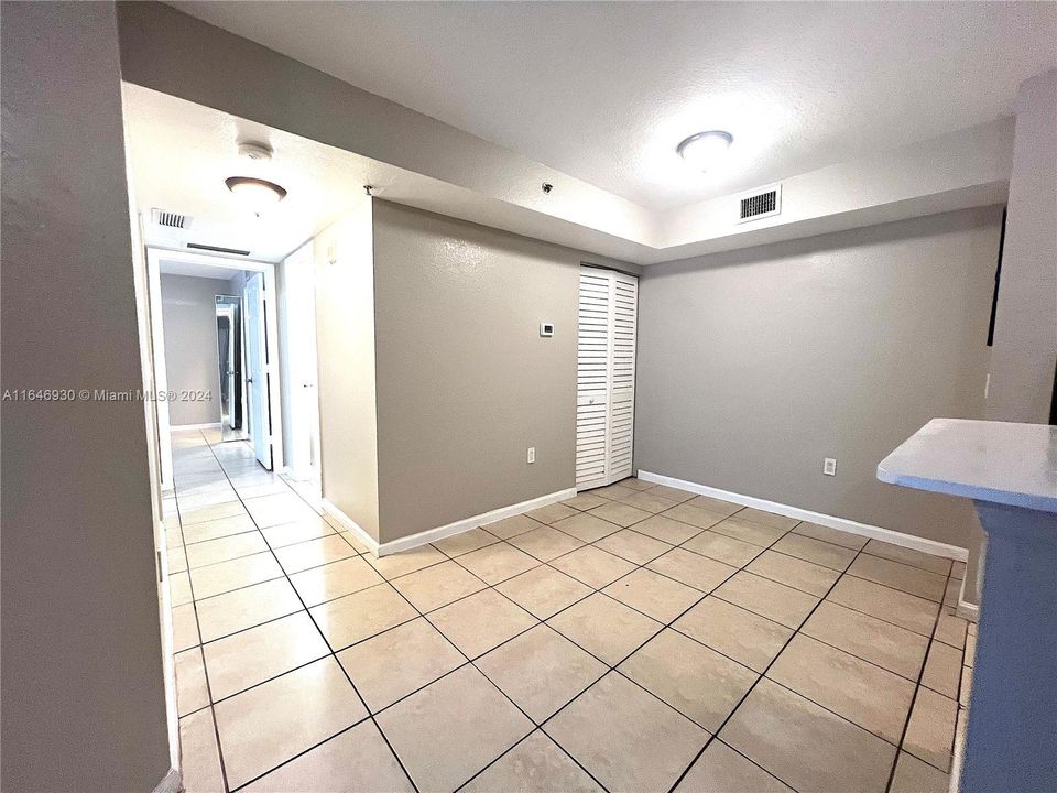 For Rent: $2,100 (2 beds, 2 baths, 895 Square Feet)