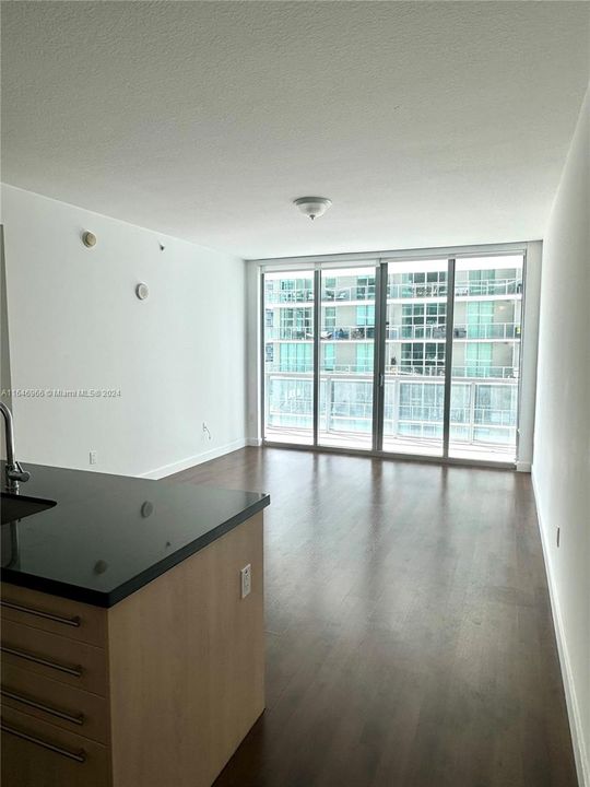 Recently Rented: $3,000 (1 beds, 1 baths, 707 Square Feet)