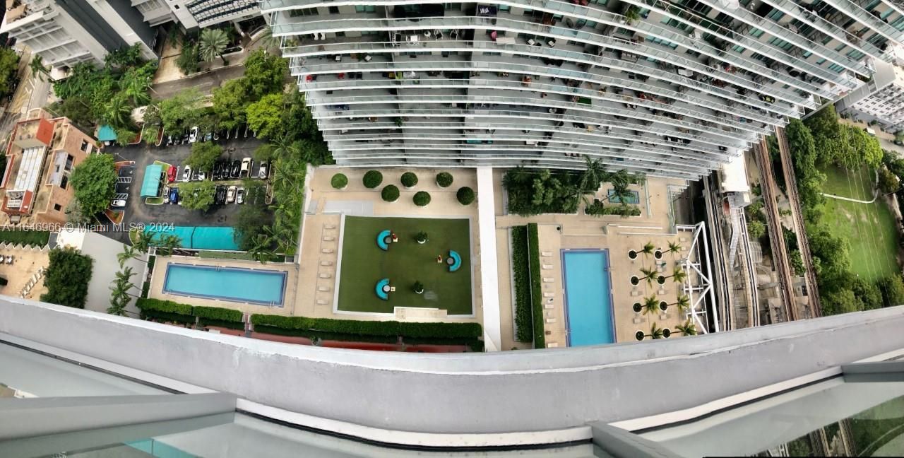 Recently Rented: $3,000 (1 beds, 1 baths, 707 Square Feet)