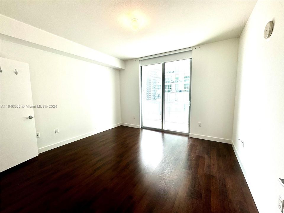 Recently Rented: $3,000 (1 beds, 1 baths, 707 Square Feet)