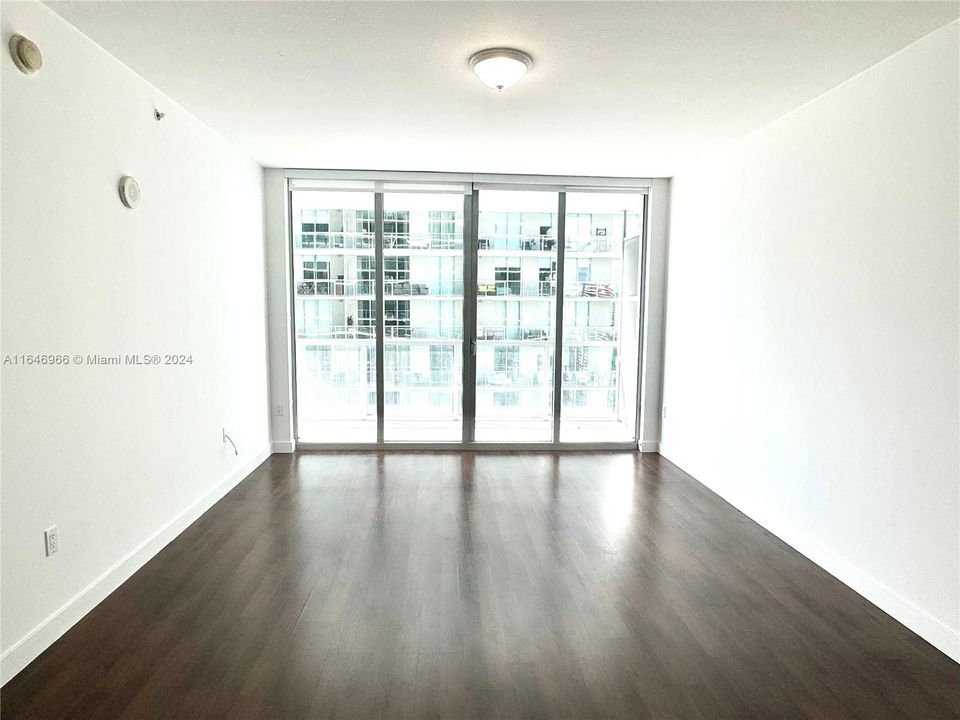Recently Rented: $3,000 (1 beds, 1 baths, 707 Square Feet)