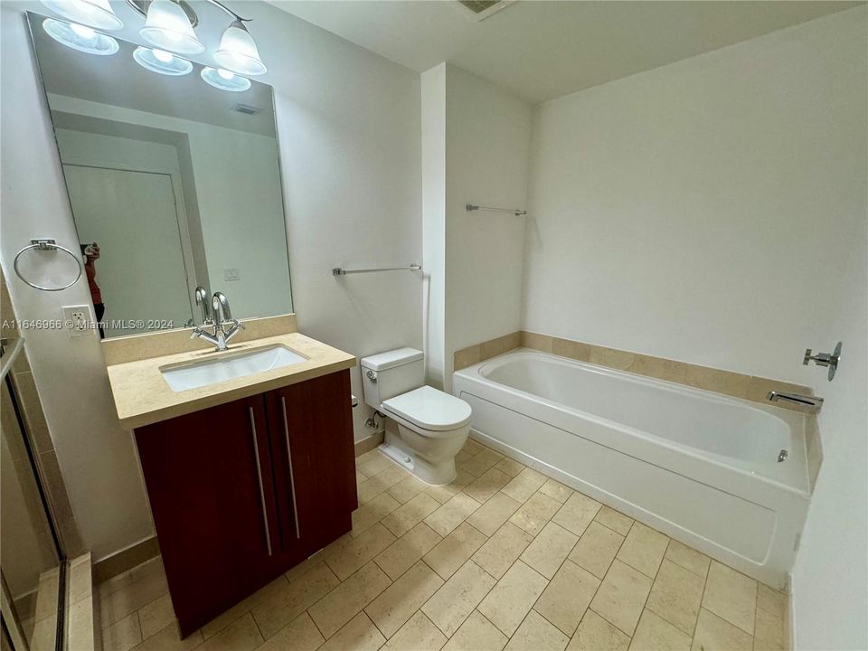 Recently Rented: $3,000 (1 beds, 1 baths, 707 Square Feet)