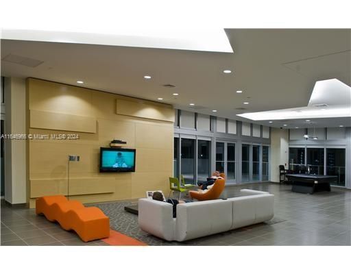 Recently Rented: $3,000 (1 beds, 1 baths, 707 Square Feet)