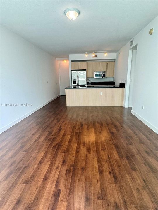 Recently Rented: $3,000 (1 beds, 1 baths, 707 Square Feet)