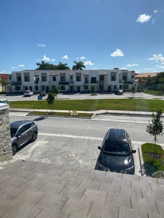 En Venta: $489,000 (3 camas, 3 baños, 1350 Pies cuadrados)