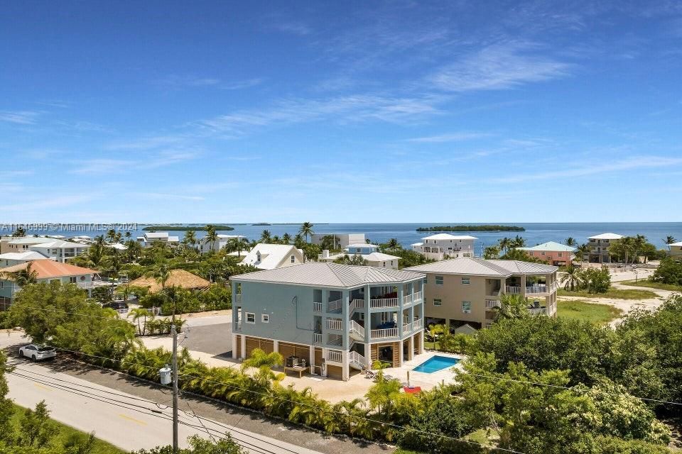 Recently Sold: $1,850,000 (4 beds, 3 baths, 2548 Square Feet)