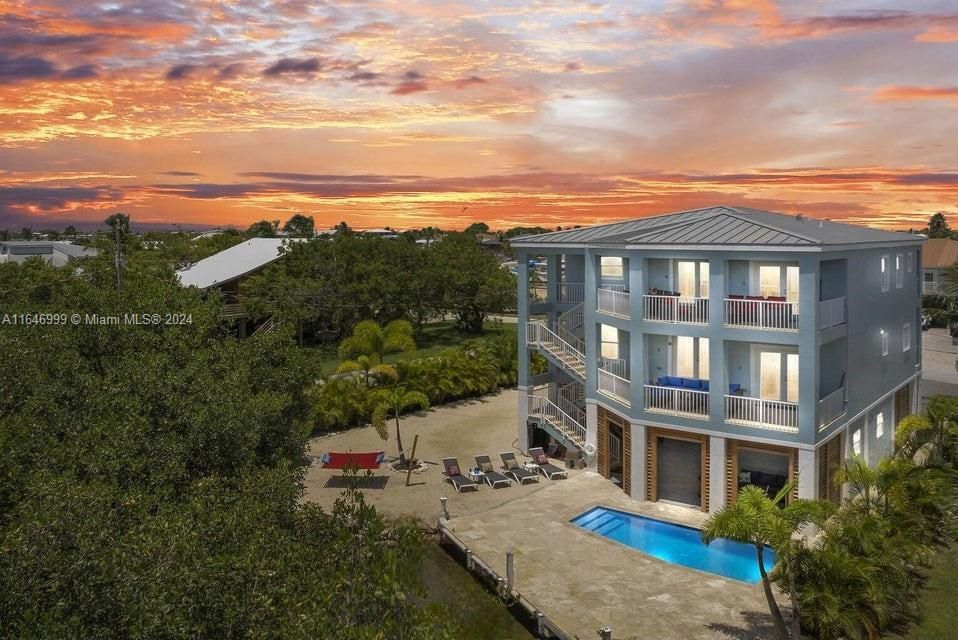 Recently Sold: $1,850,000 (4 beds, 3 baths, 2548 Square Feet)