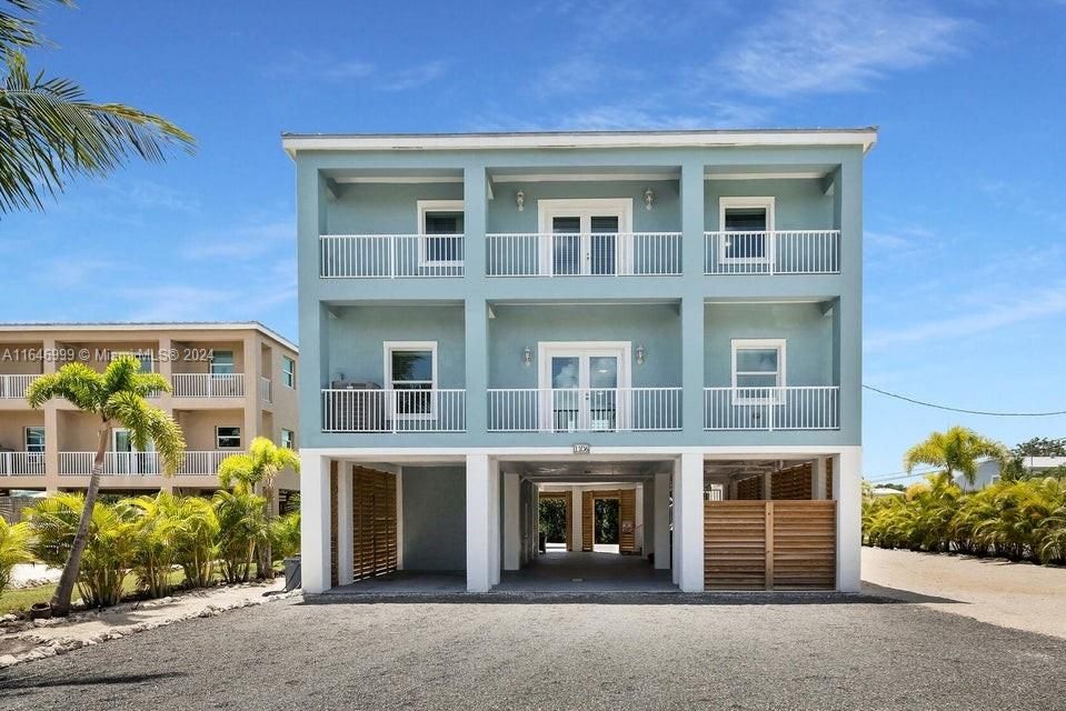 Recently Sold: $1,850,000 (4 beds, 3 baths, 2548 Square Feet)