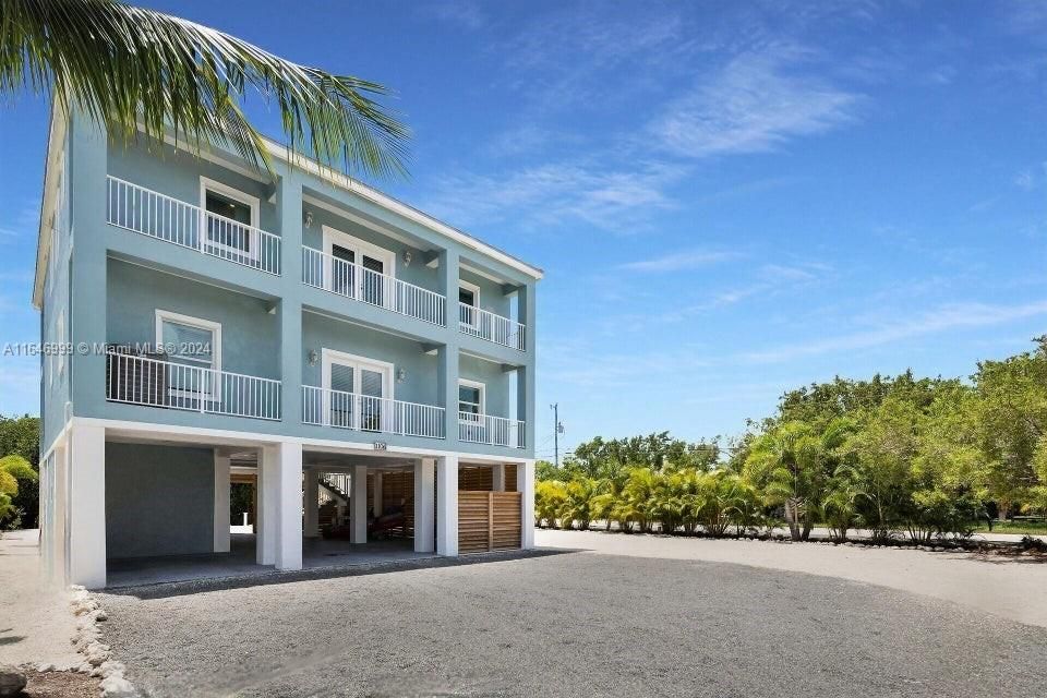 Recently Sold: $1,850,000 (4 beds, 3 baths, 2548 Square Feet)