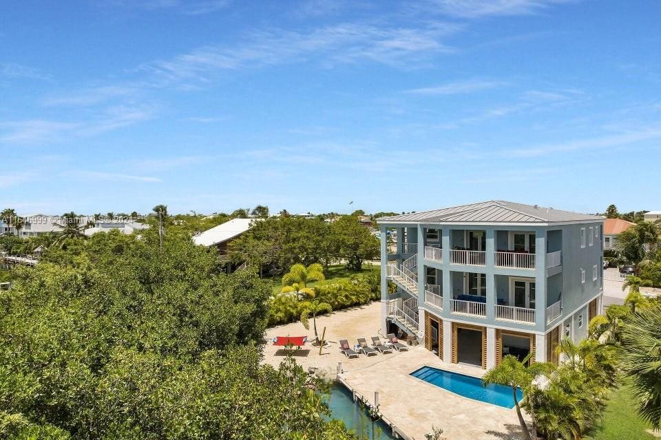 Recently Sold: $1,850,000 (4 beds, 3 baths, 2548 Square Feet)