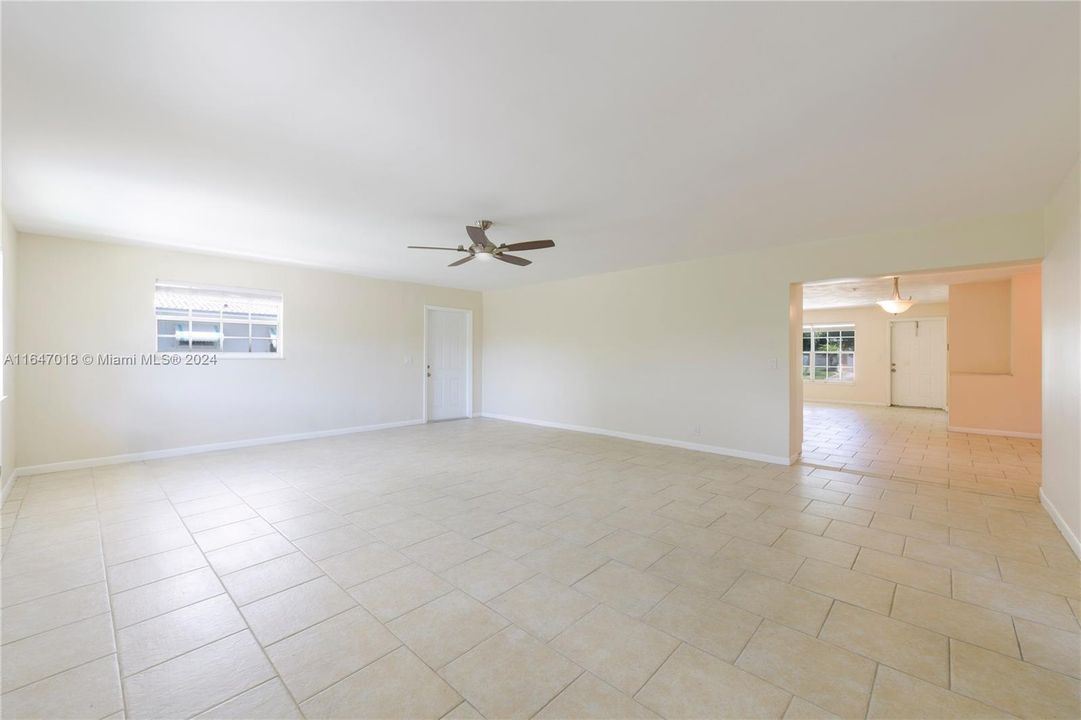 Active With Contract: $327,000 (3 beds, 2 baths, 2082 Square Feet)